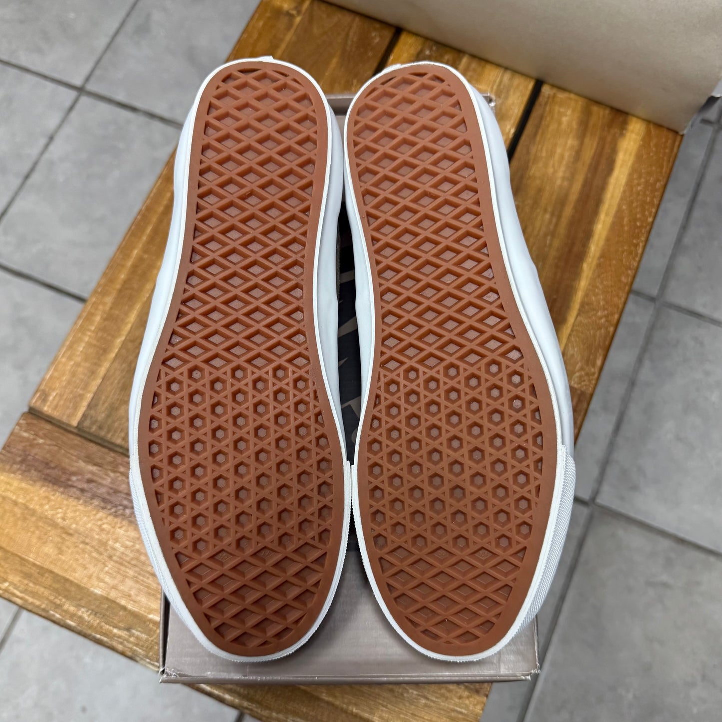 VANS WTAPS x OG Era LX
Bones - Coyote (Worn)