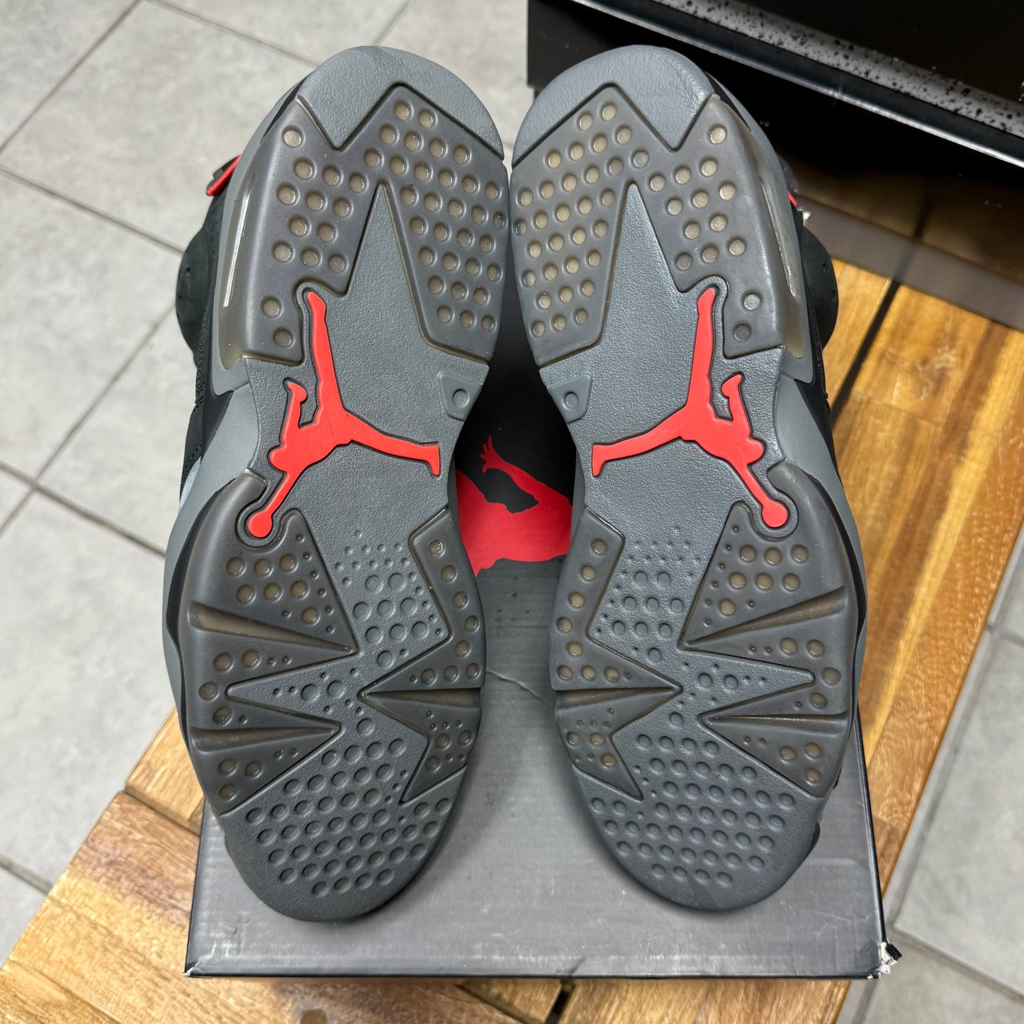 Paris Saint-Germain x Air Jordan 6
Retro Iron Grey