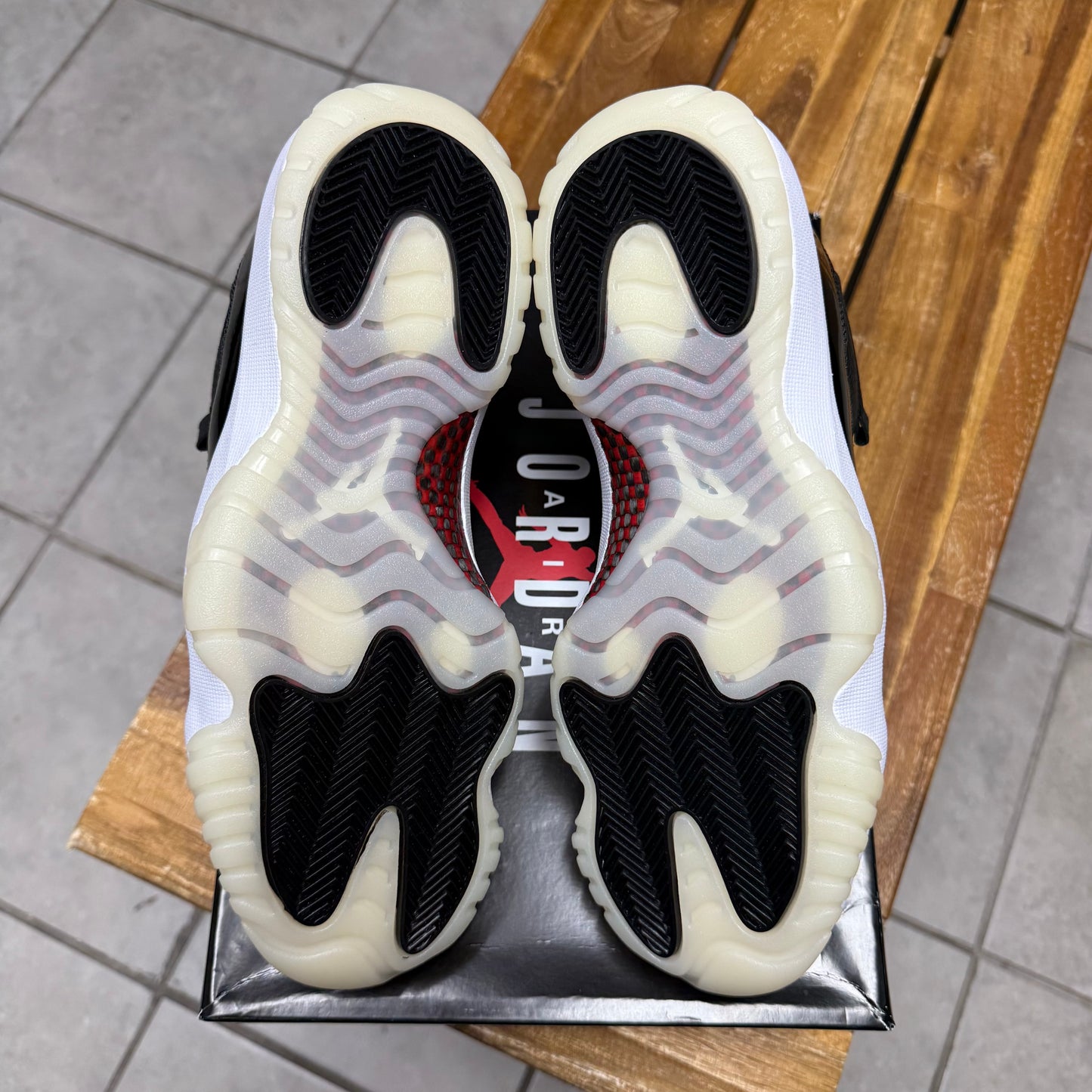 Jordan 11 Low 72-10