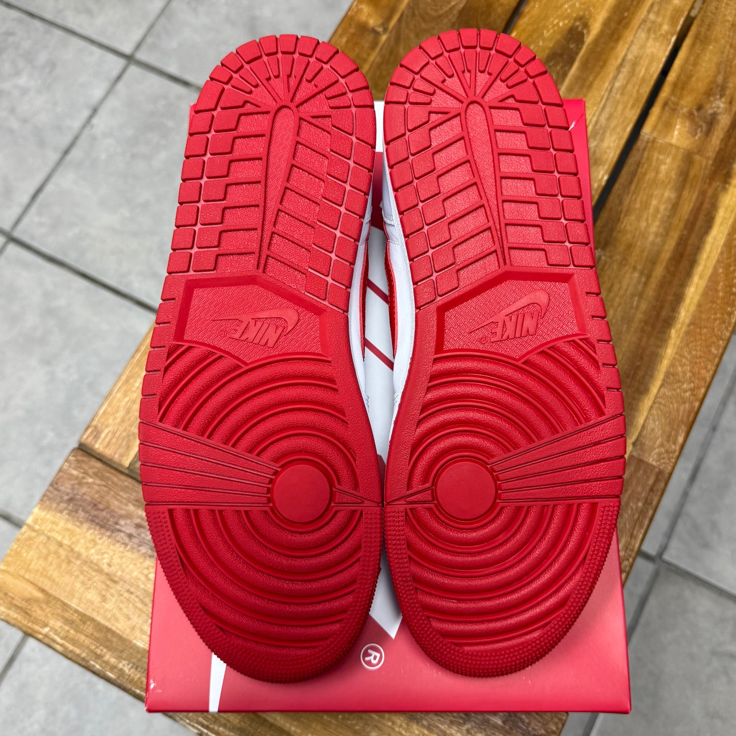 Jordan 1 Low OG University Red (Worn)