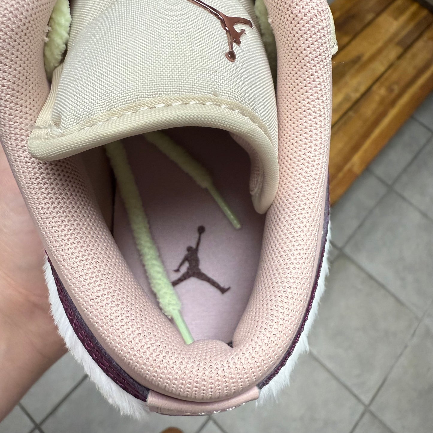 Air Jordan 1 Low SE GS 'Fur
Swoosh'