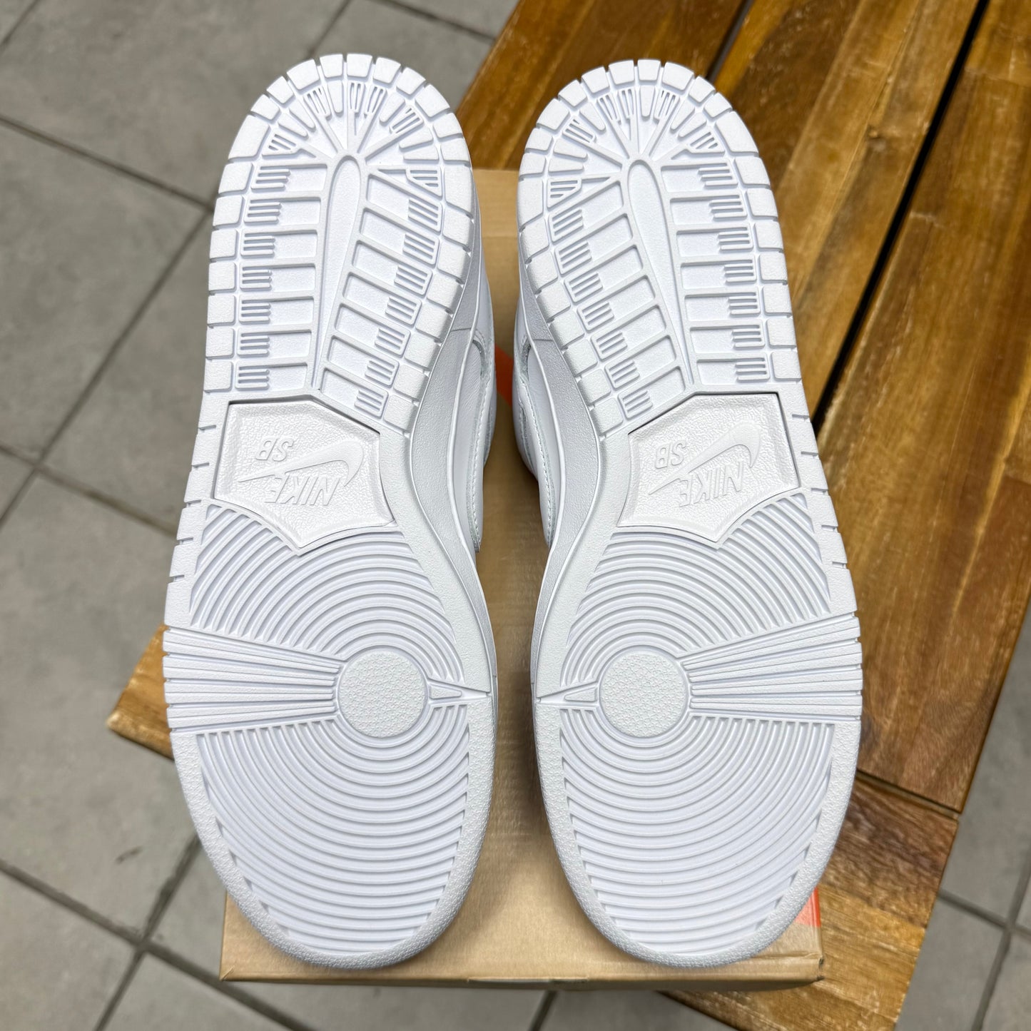 Dunk Low Pro SB Triple White