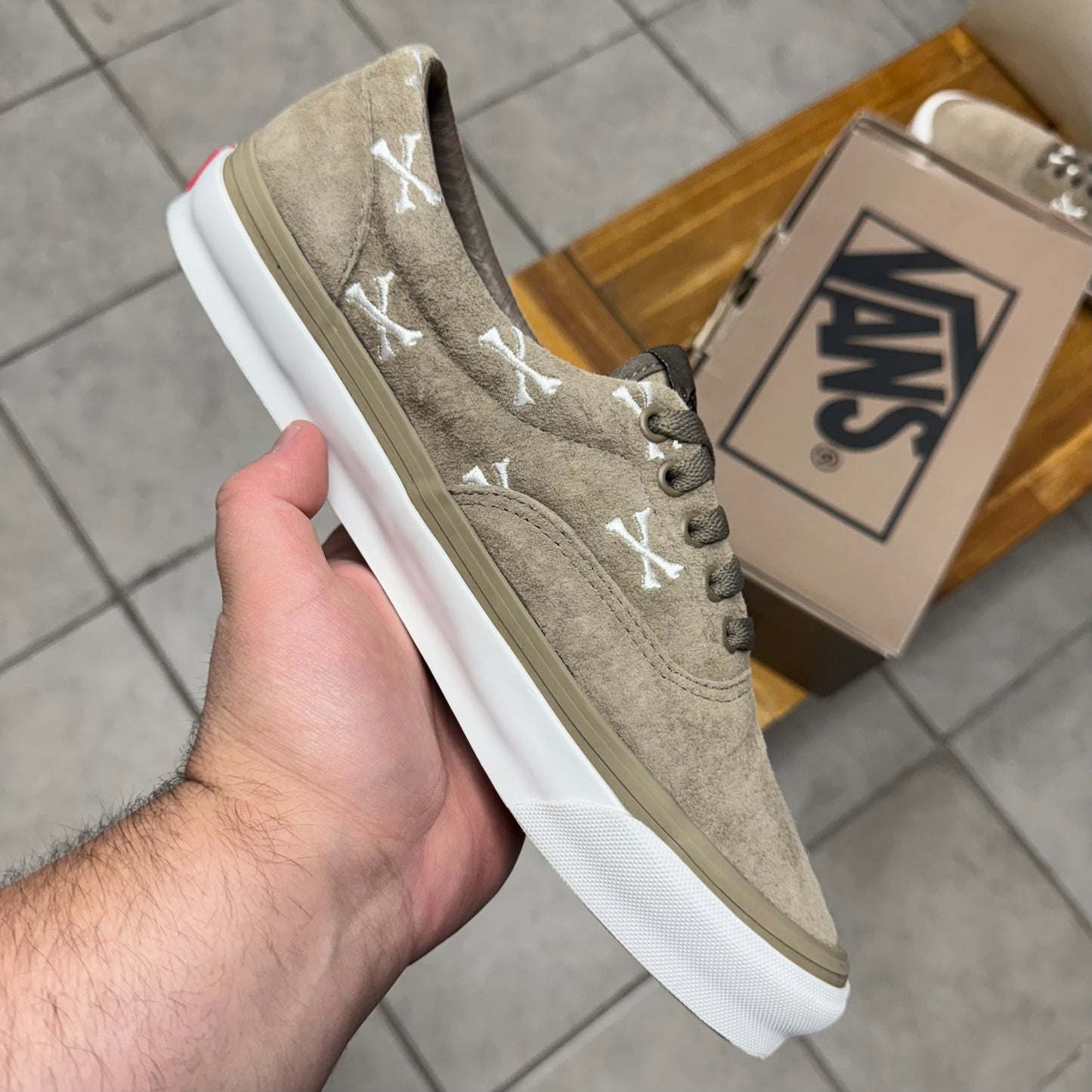 VANS WTAPS x OG Era LX
Bones - Coyote (Worn)