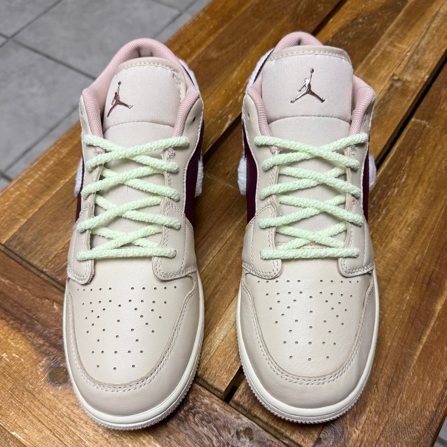 Air Jordan 1 Low SE GS 'Fur
Swoosh'