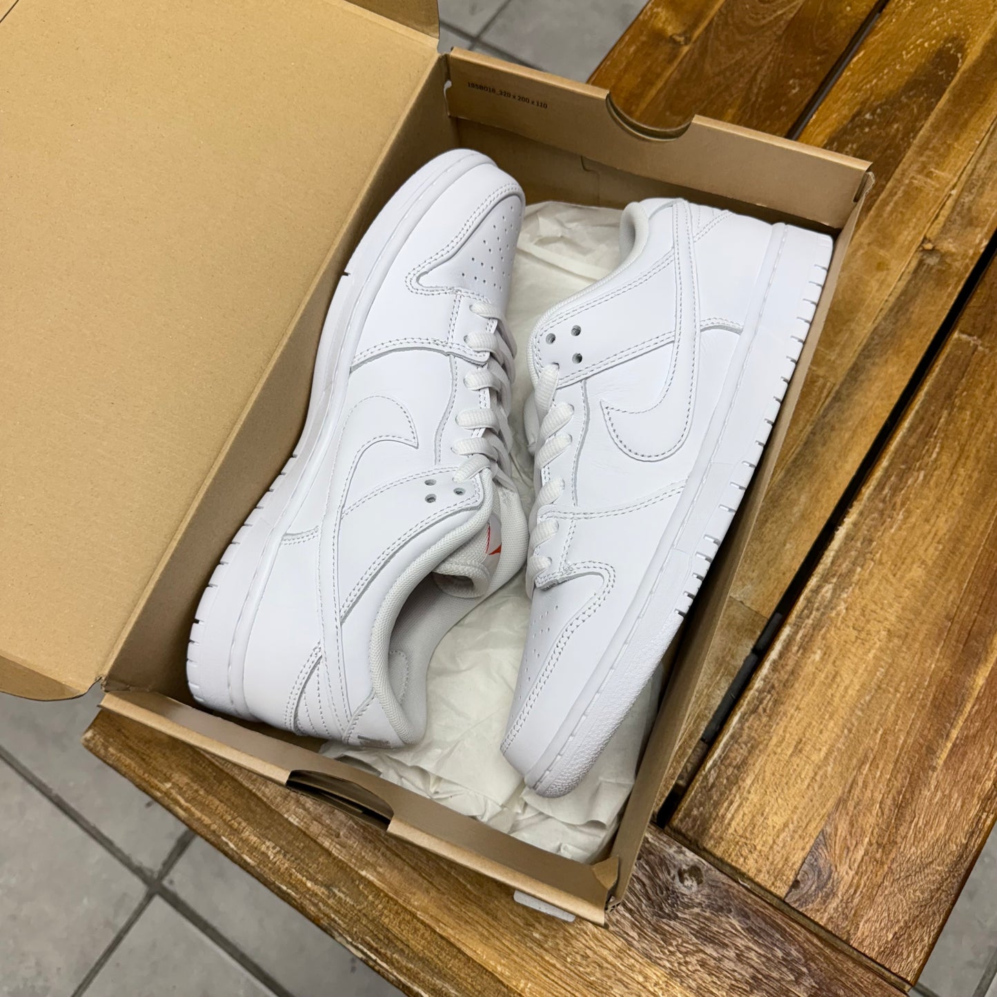 Dunk Low Pro SB Triple White