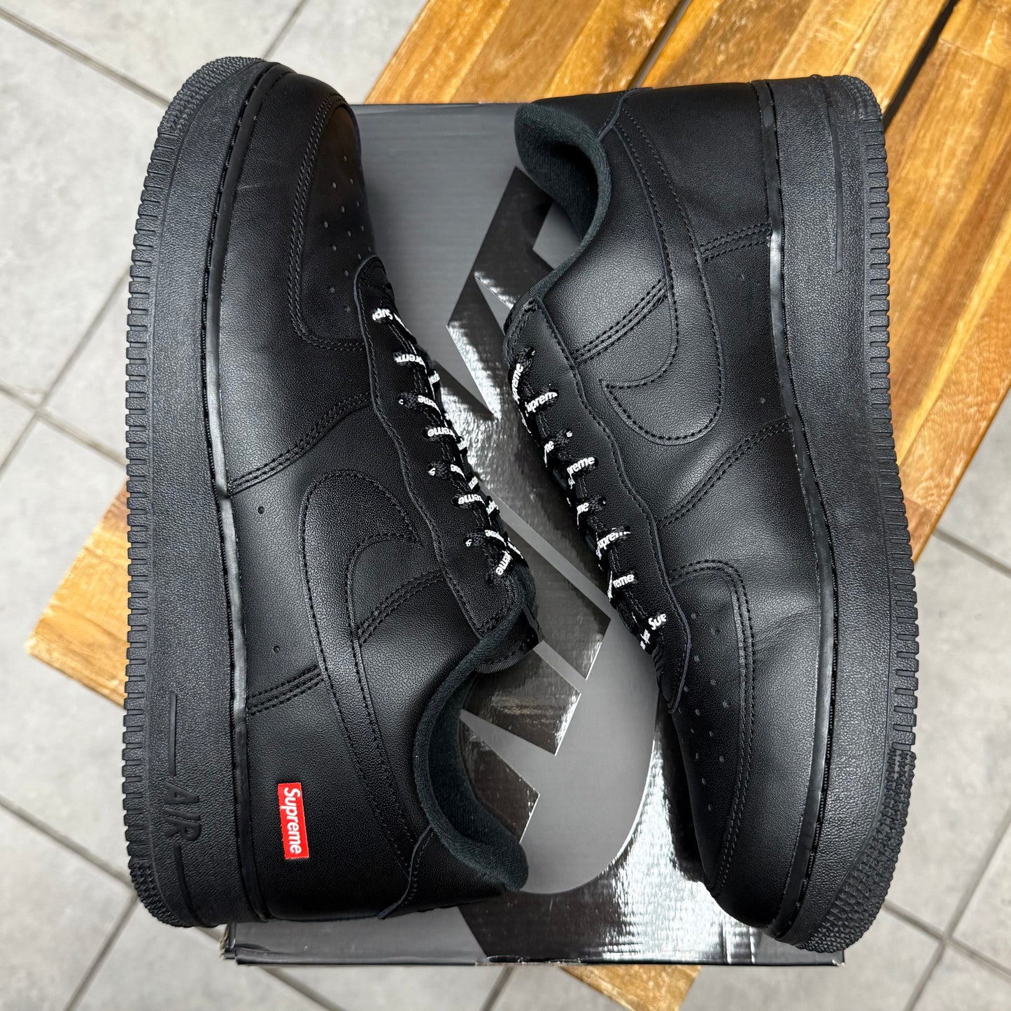 Air Force 1 Low x Supreme Black (Worn)