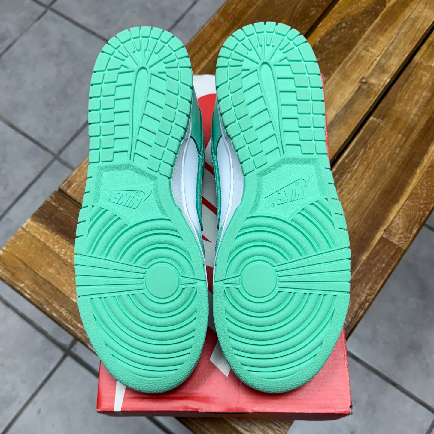 Dunk Low Green Glow (Worn)