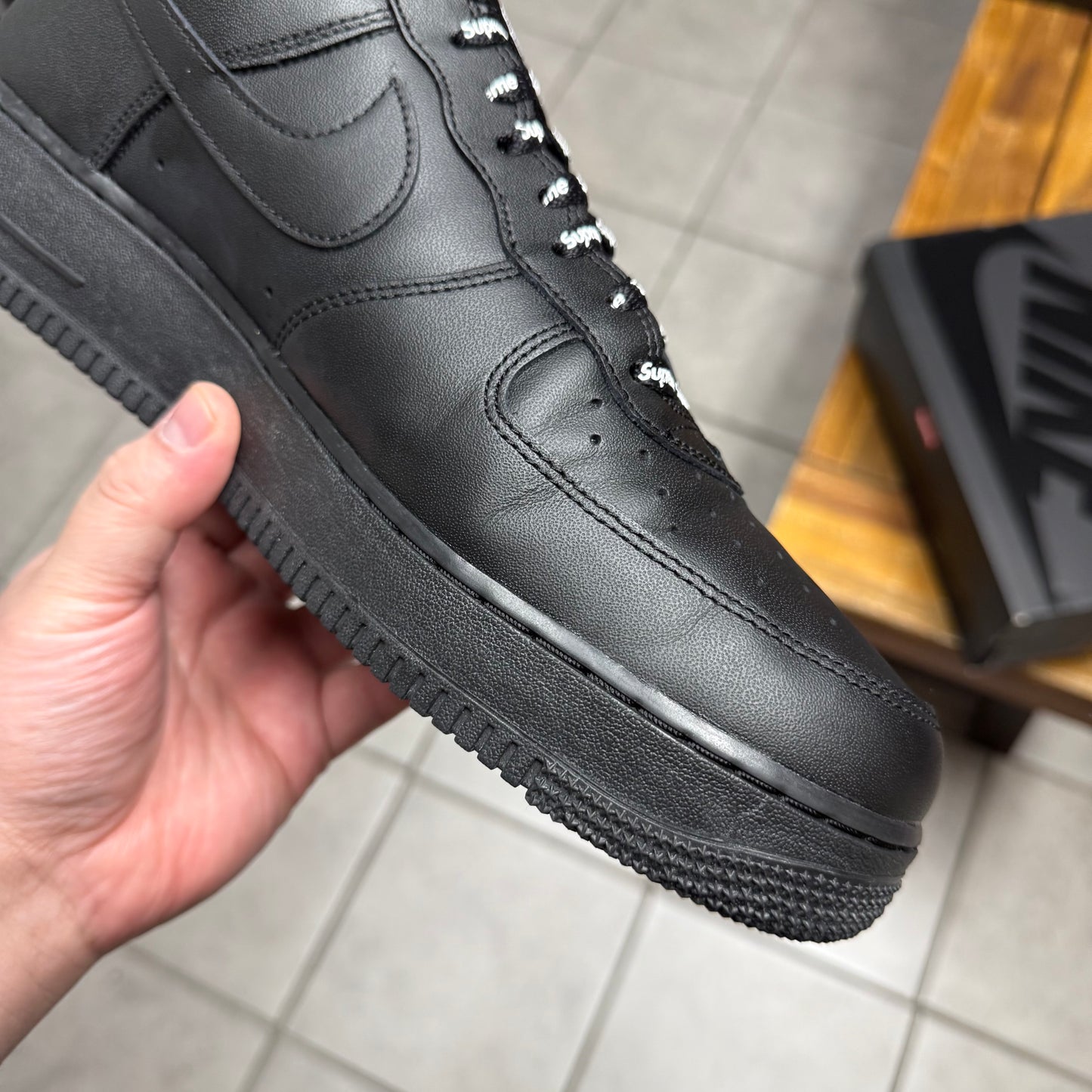 Air Force 1 Low x Supreme Black (Worn)