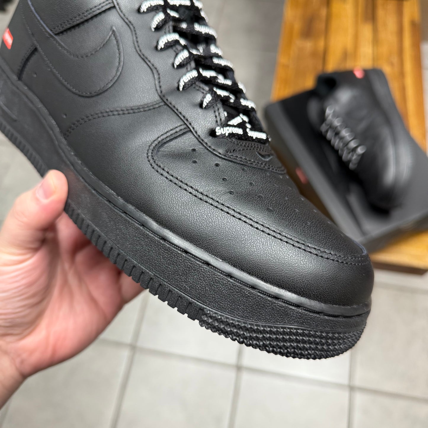 Air Force 1 Low x Supreme Black (Worn)