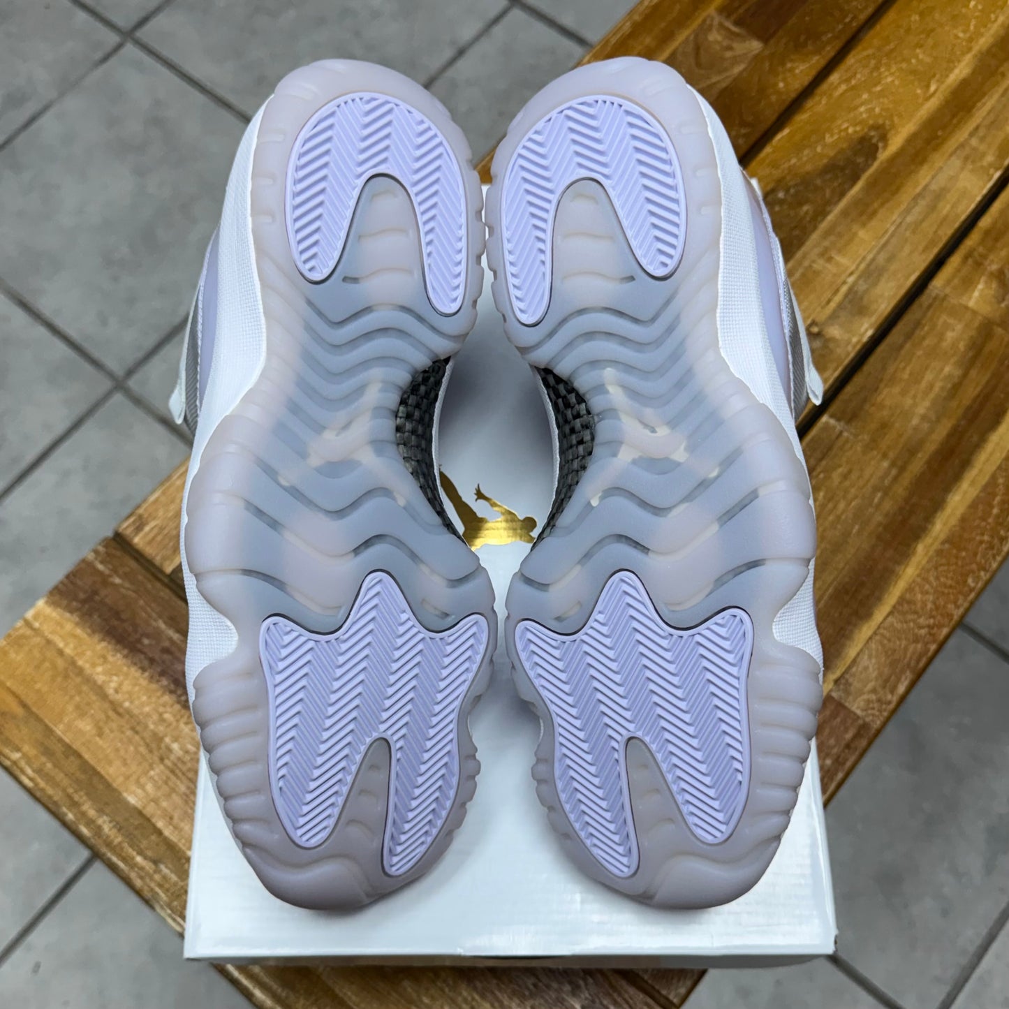 Jordan 11 Low Pure Violet