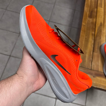 Nike Journey Run Premium Hyper Crimson