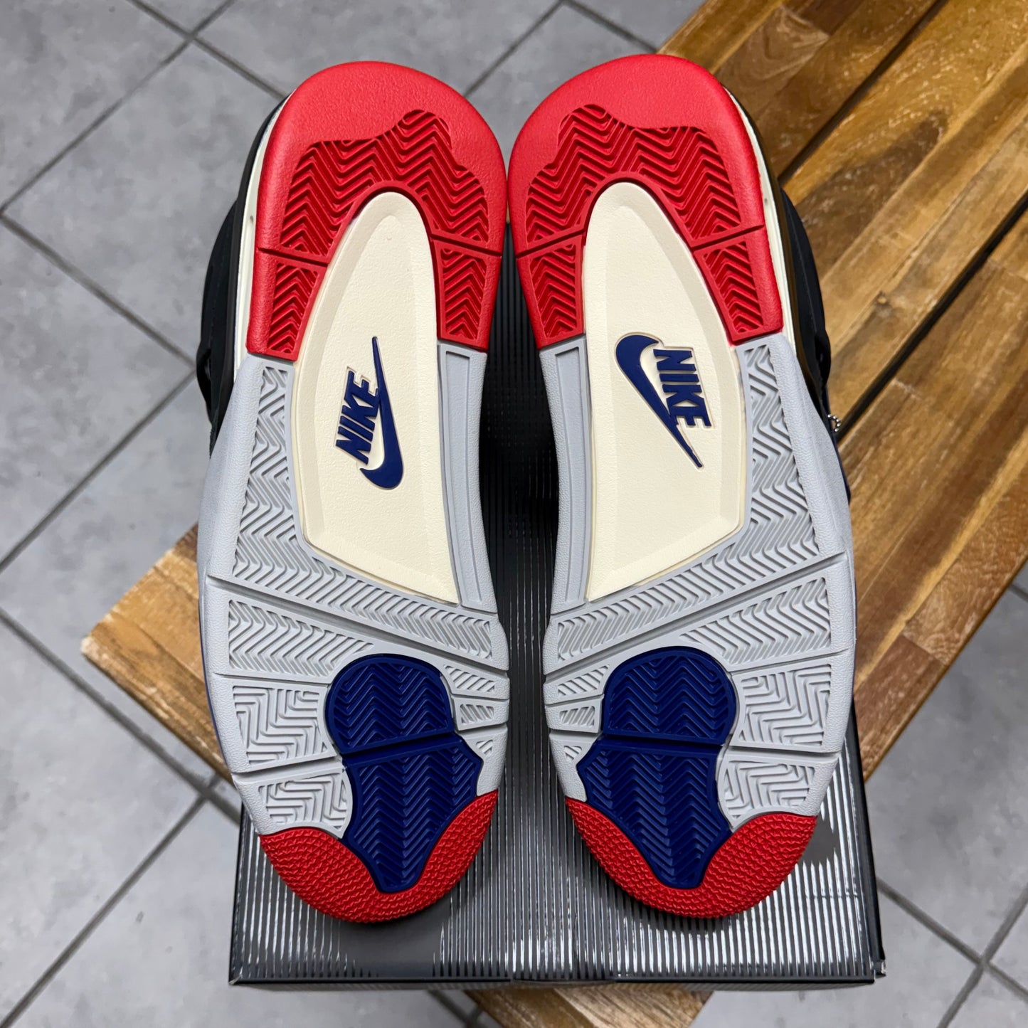 Jordan 4 Rare Air - White Lettering