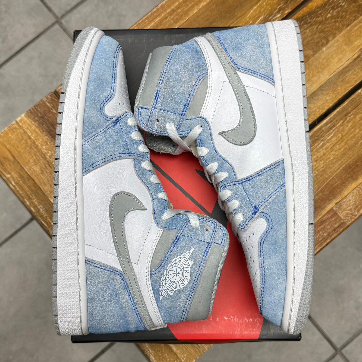 Jordan 1 High OG Hyper Royal (Worn)