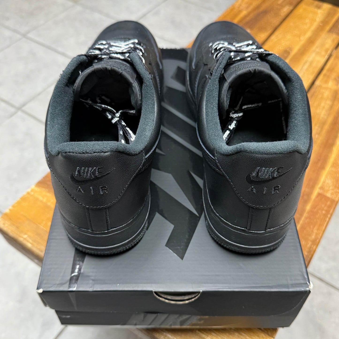 Air Force 1 Low x Supreme Black (Worn)