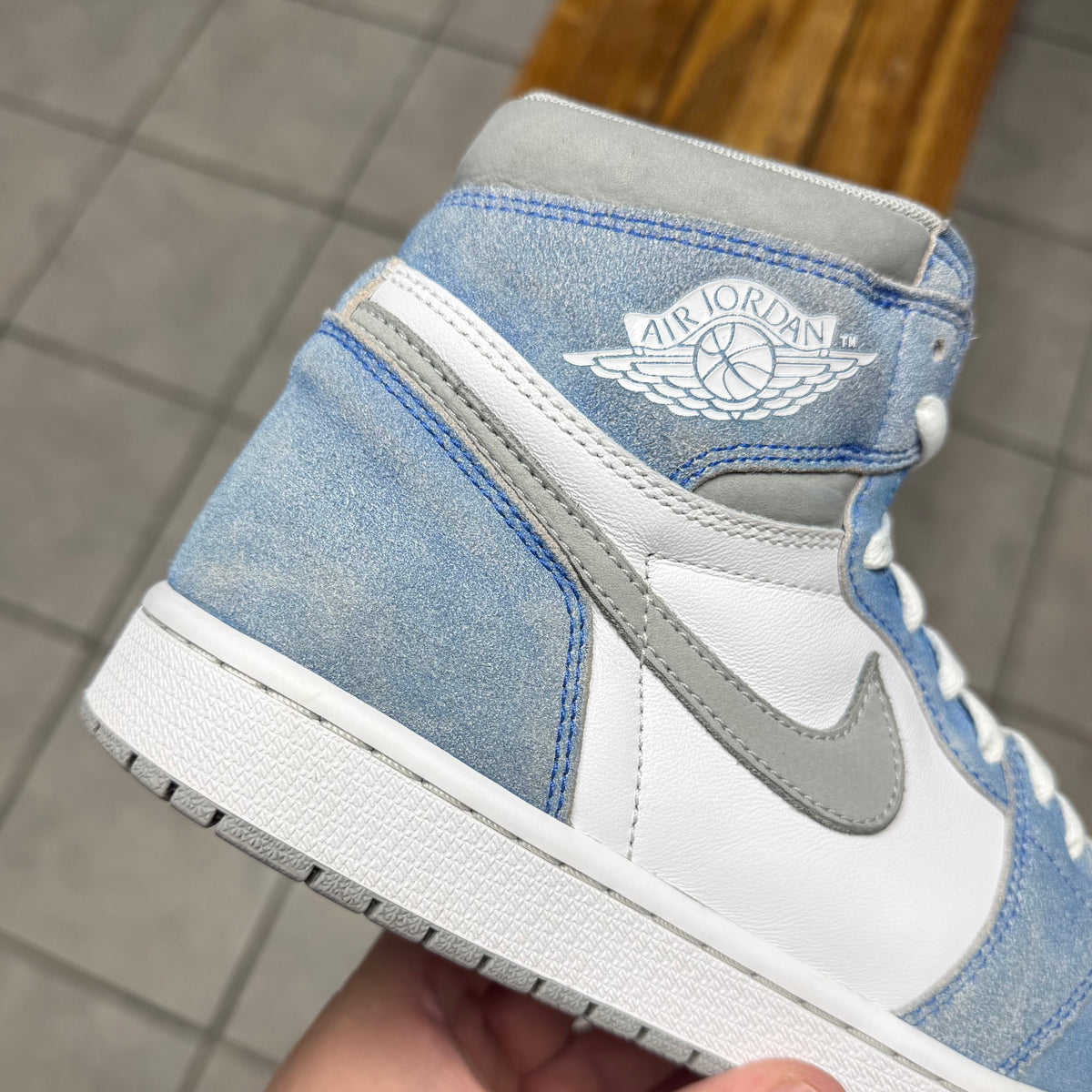 Jordan 1 High OG Hyper Royal (Worn)