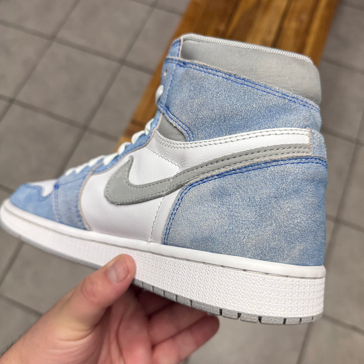 Jordan 1 High OG Hyper Royal (Worn)