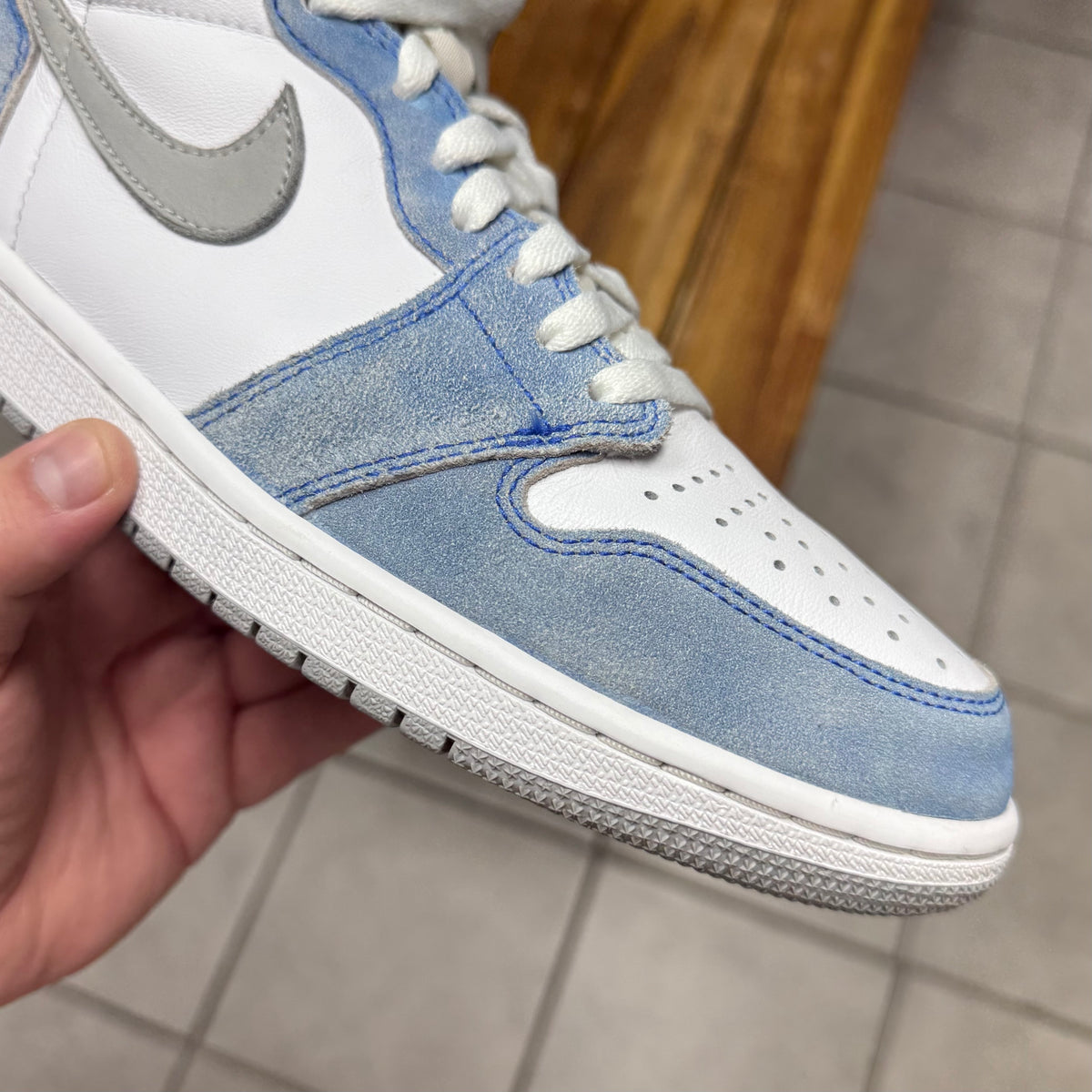 Jordan 1 High OG Hyper Royal (Worn)