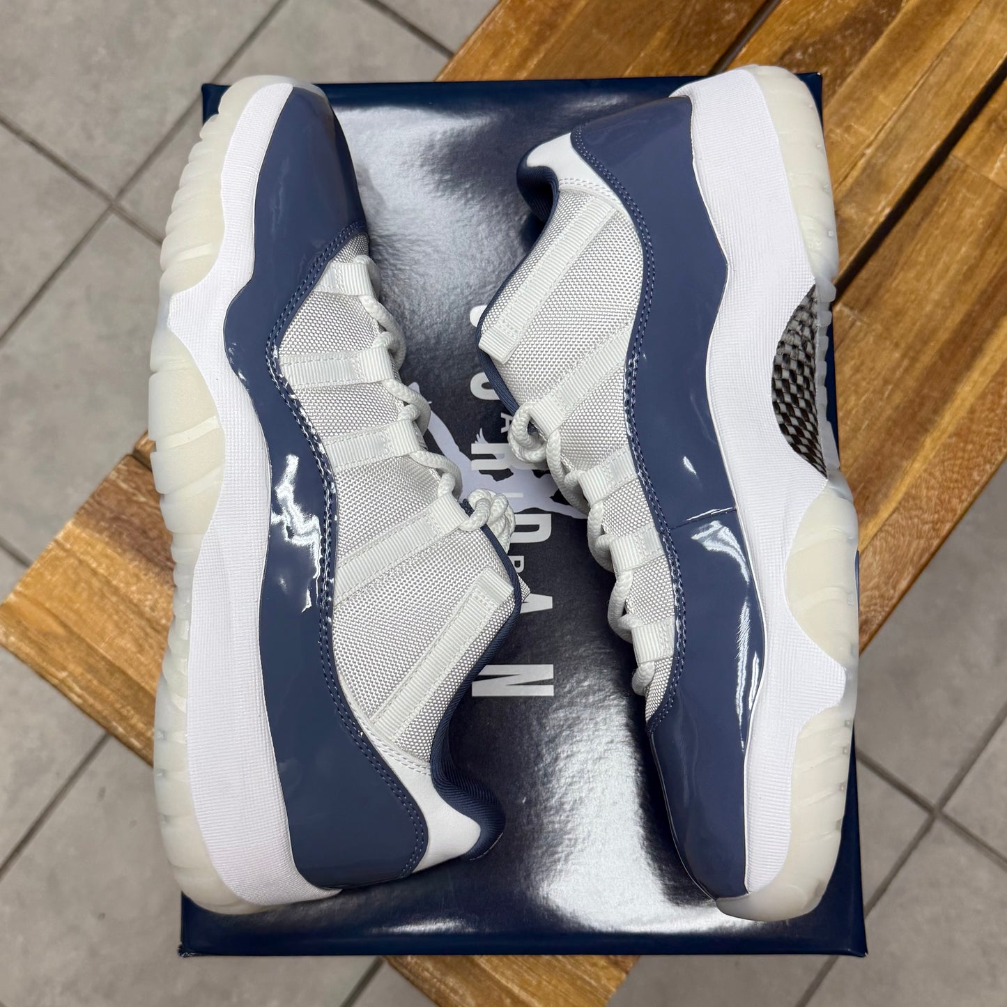 Jordan 11 Low Diffused Blue