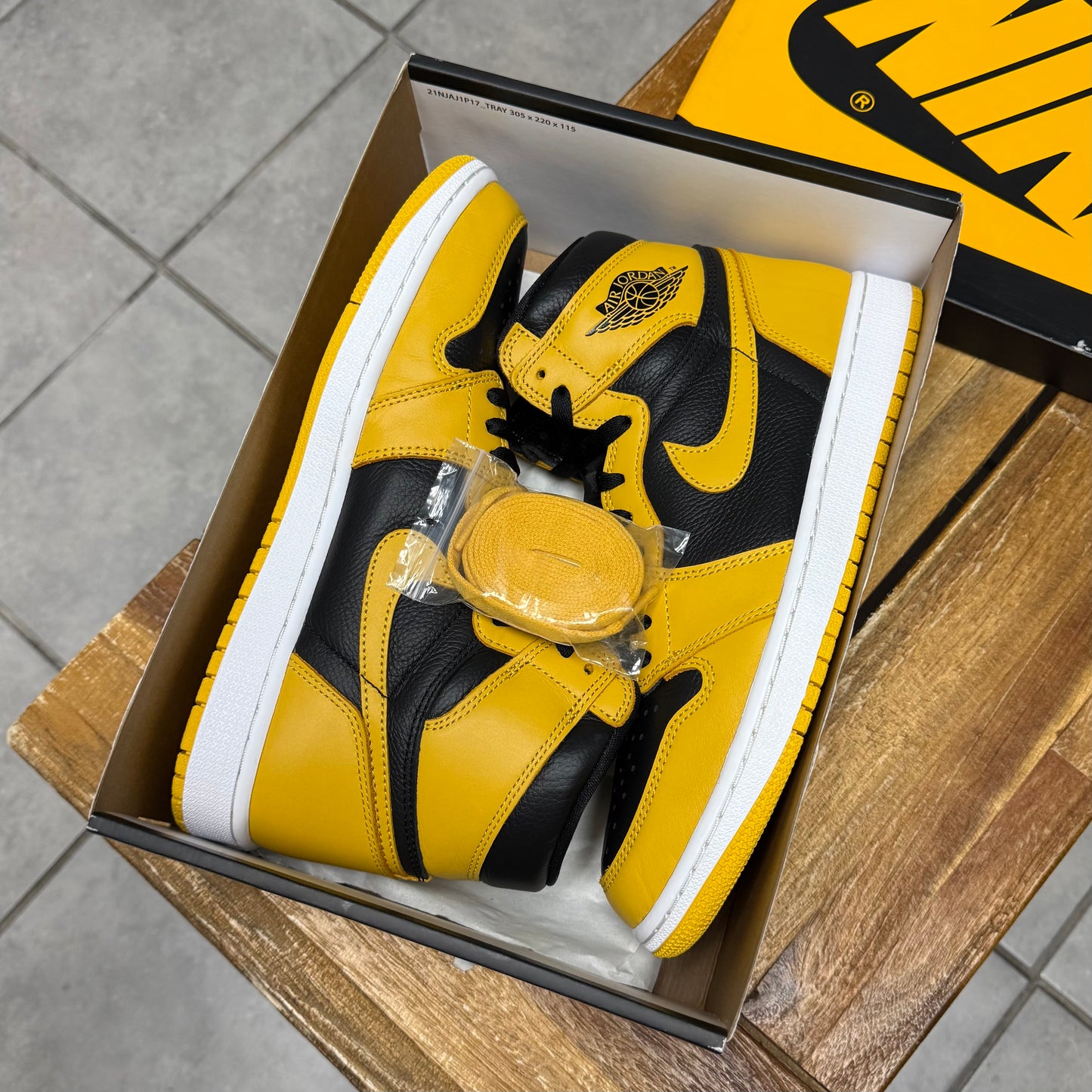 Jordan 1 High OG Pollen (Worn)