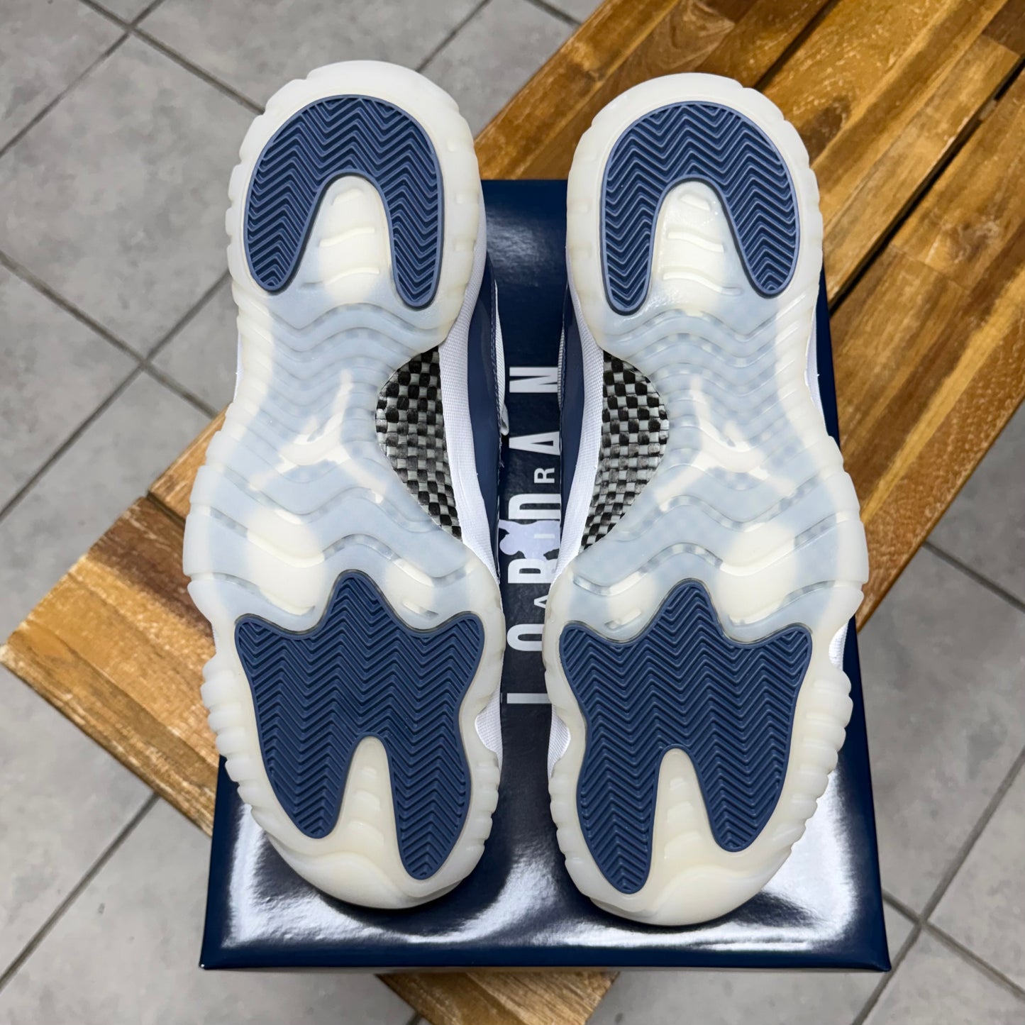 Jordan 11 Low Diffused Blue