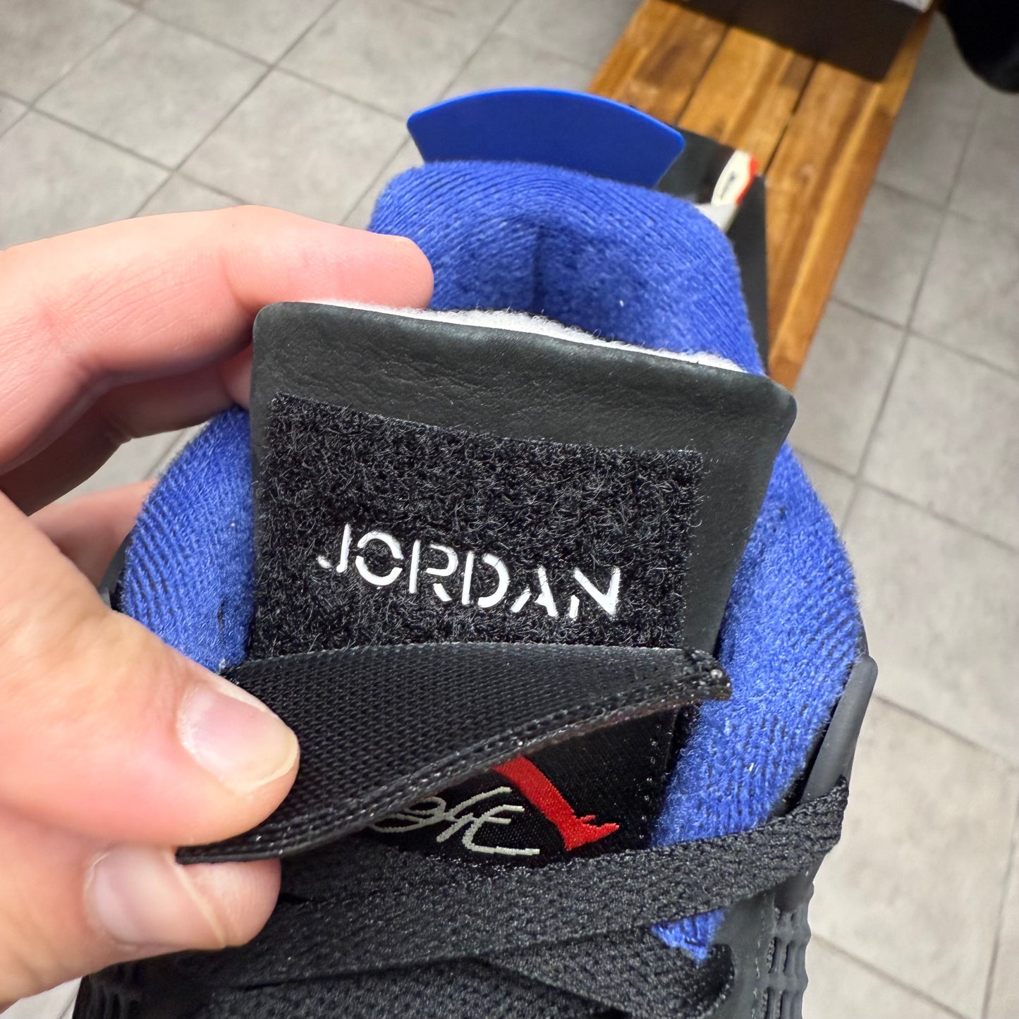 Jordan 4 Rare Air - White Lettering