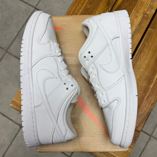 Dunk Low Pro SB Triple White