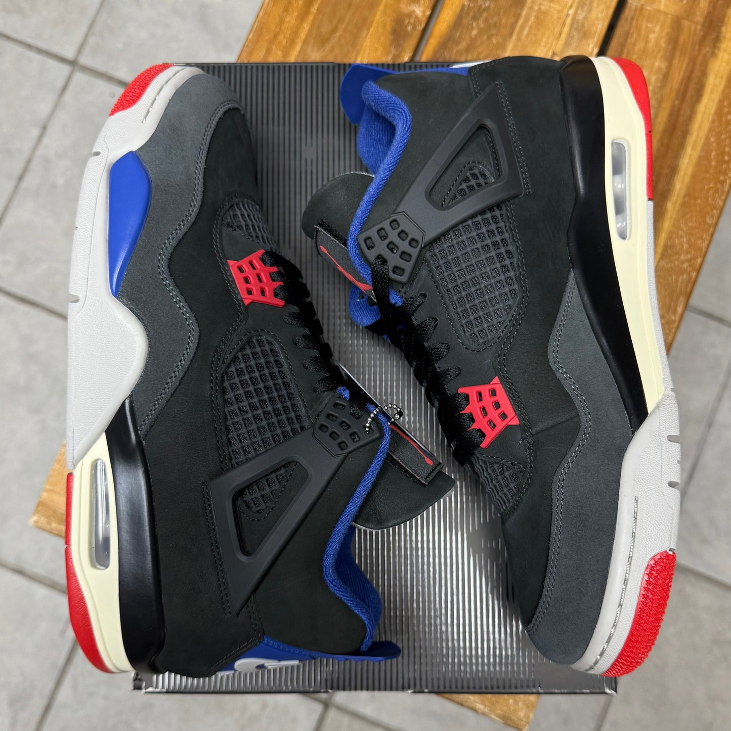 Jordan 4 Rare Air - White Lettering