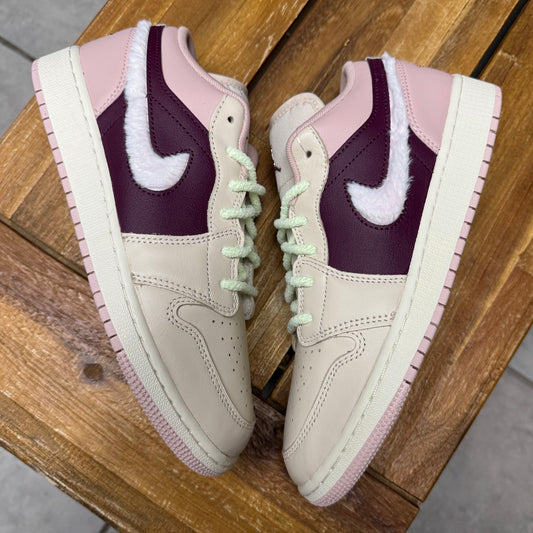 Air Jordan 1 Low SE GS 'Fur
Swoosh'