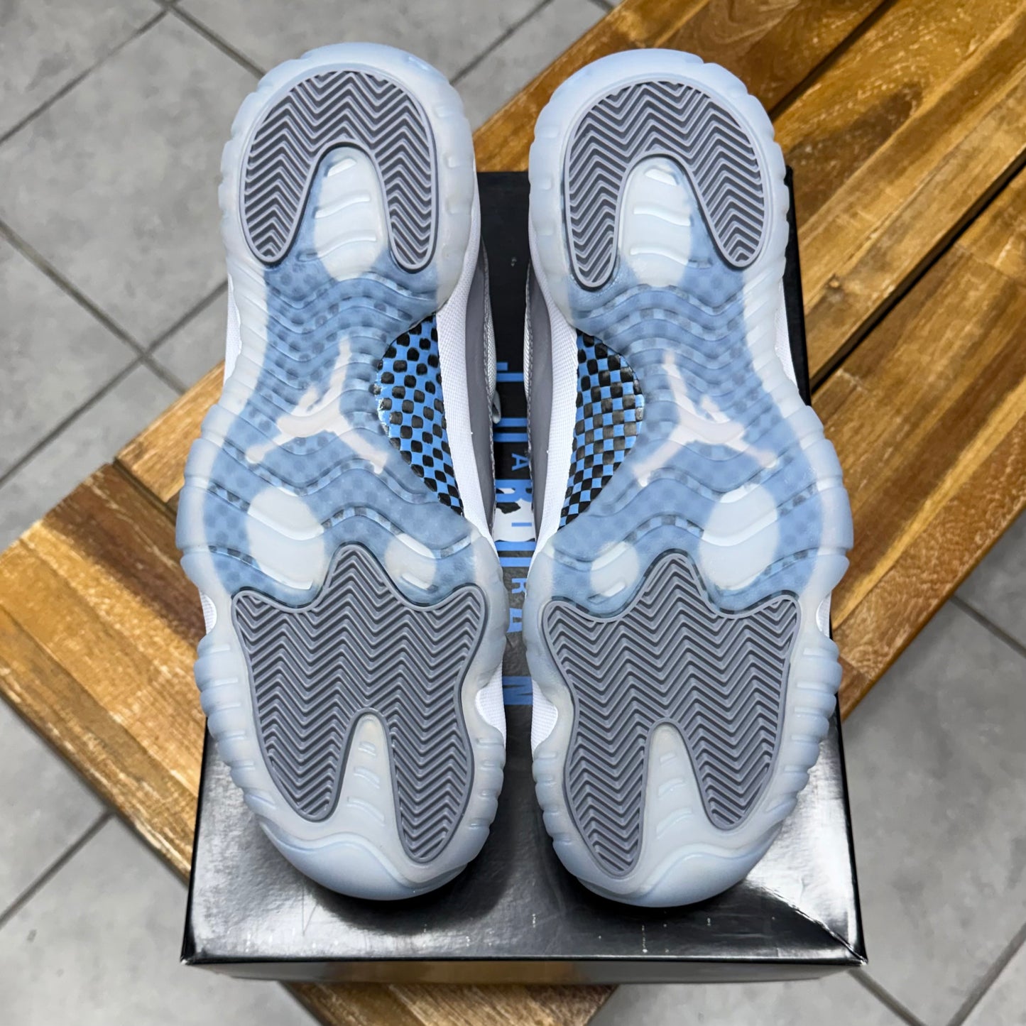 Jordan 11 Low Cement Grey