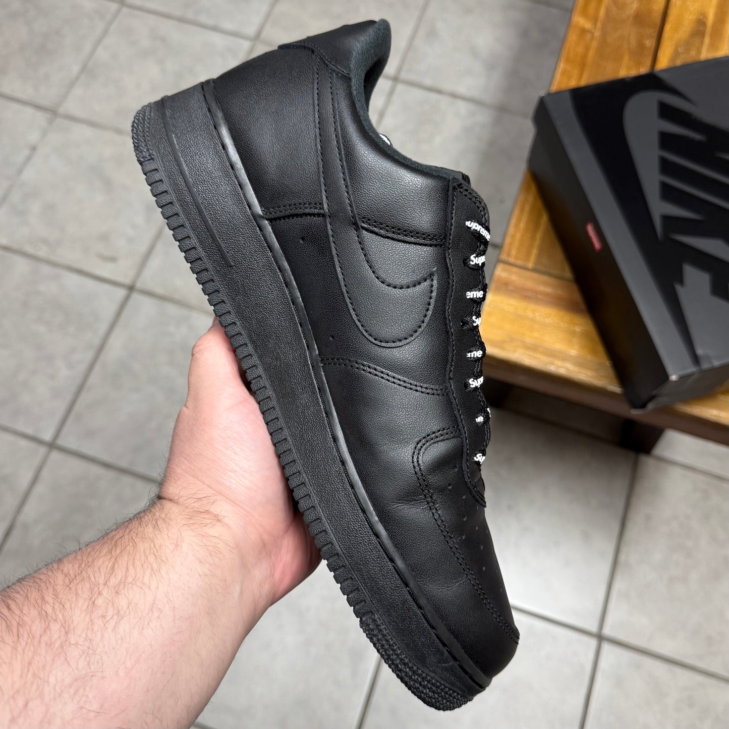 Air Force 1 Low x Supreme Black (Worn)