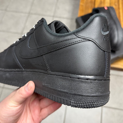 Air Force 1 Low x Supreme Black (Worn)