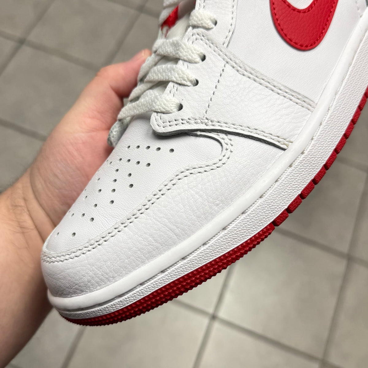 Jordan 1 Low OG University Red (Worn)