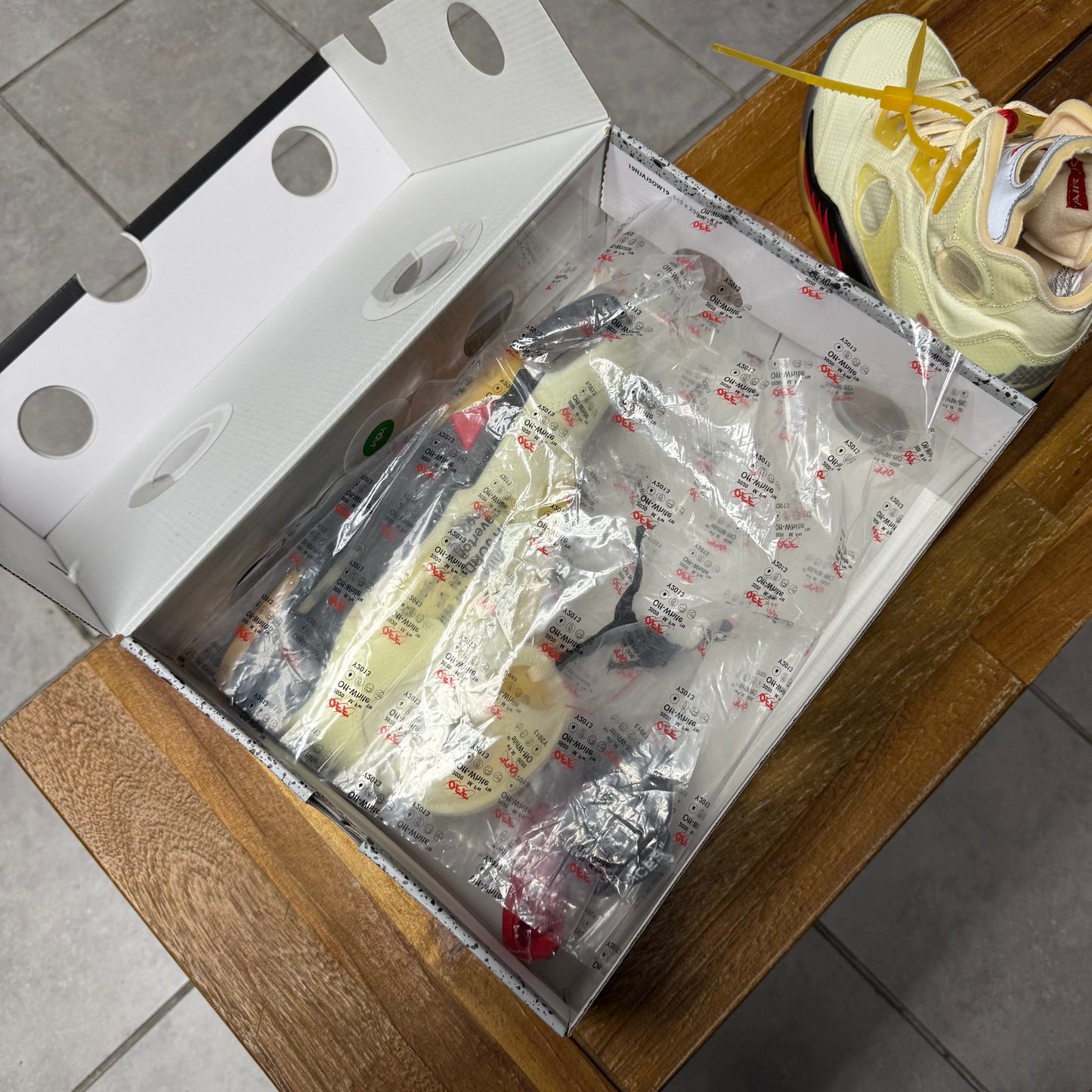Jordan 5 x Off-White ‘Sail’
