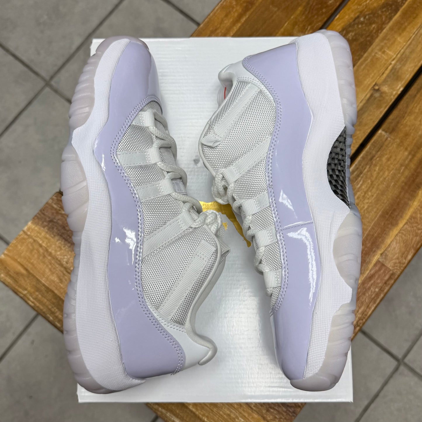 Jordan 11 Low Pure Violet