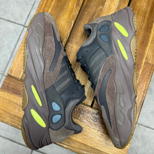 Yeezy Boost 700 ‘Mauve’ (Worn)