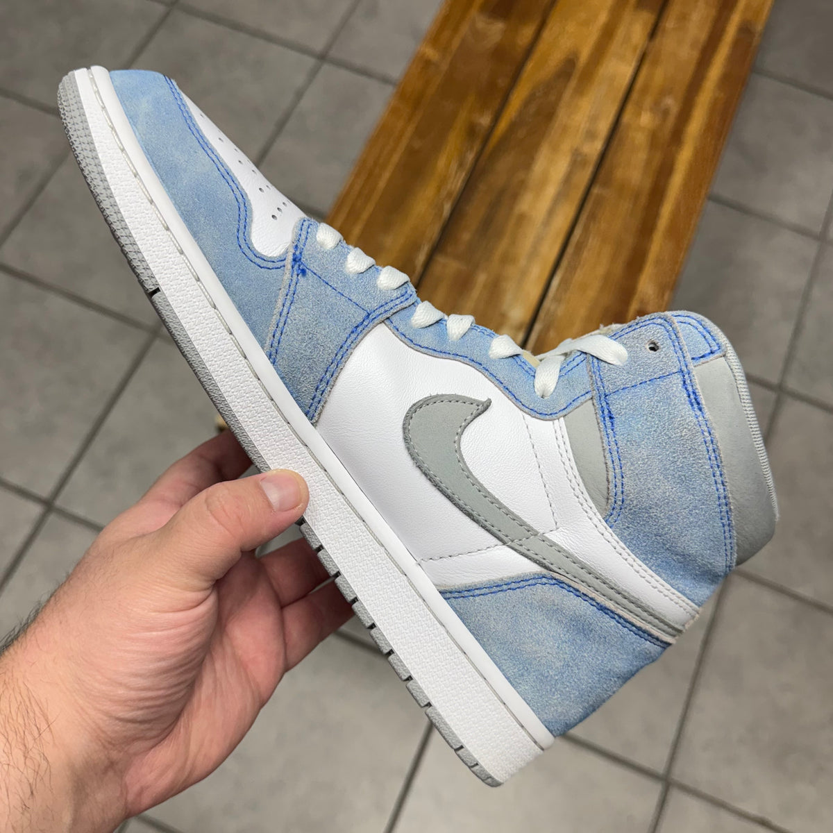 Jordan 1 High OG Hyper Royal (Worn)